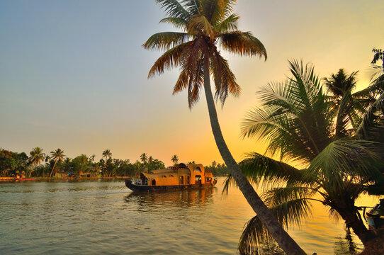 Thrilling House boat